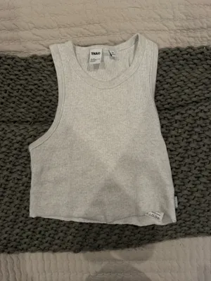 Aritzia TNA top  thumbnail 2