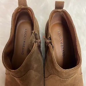 LUCKY BRAND Suede‎ Toffee Ankle Booties Zip Sides Womens 8 D18 thumbnail 7