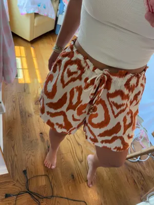 H&M shorts thumbnail 3