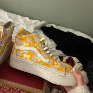 Yellow and white Vans platform with a floral design💛✌🏼 Callouts: needs a good clean - bleach laces !! Other than that their in great condition #vans #platforms #vintage #hippie vibes thumbnail 6
