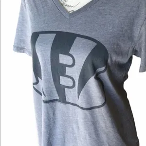 NFL T-Shirt Women's Size Medium Gray thumbnail 2