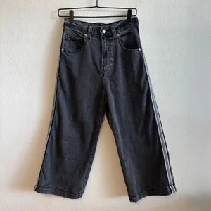 HOLLISTER Black High Rise Cropped Wide Leg Lines Relaxed Denim Jeans Womens 26 thumbnail 2