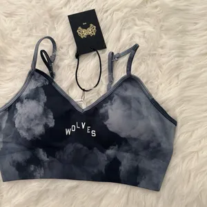 Darc Sport Wolves Pyramid Everson Seamless Sports Bra Blue Big Ghost Clouds Med thumbnail 4