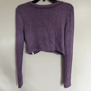 Urban Outfitters Long Sleeve Cropped Sweater‎ Twist Front Purple Size Small thumbnail 12
