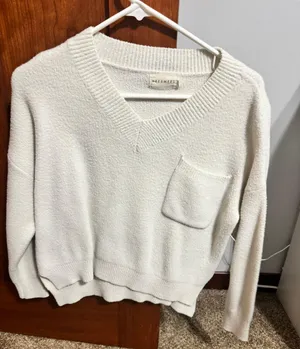 Dreamers sweater thumbnail 1