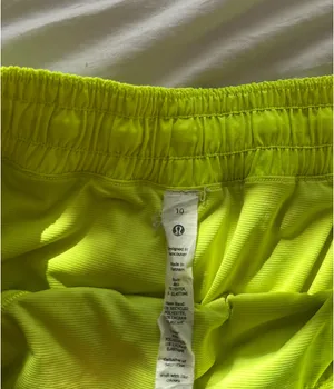 Lululemon Shorts Hotty Hot 2.5" Low-Rise thumbnail 3