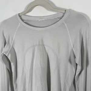 Lululemon Swiftly Tech 2.0 Long Sleeve Shirt White Race Length Gym Womens‎ 6 thumbnail 3