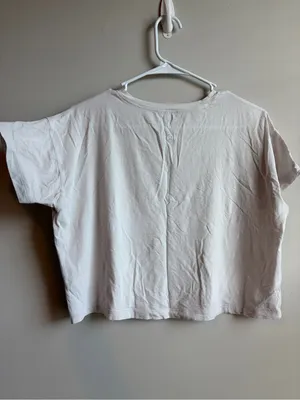 Women’s Lululemon cropped white t thumbnail 2