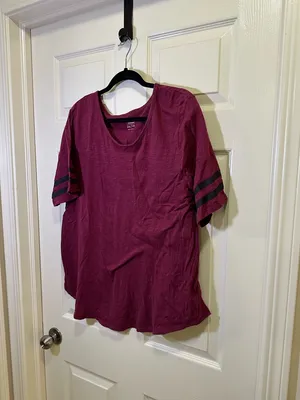 Old Navy Relaxed T-shirt Size XXL Maroon Short Sleeve Stripe Top Shirt thumbnail 3