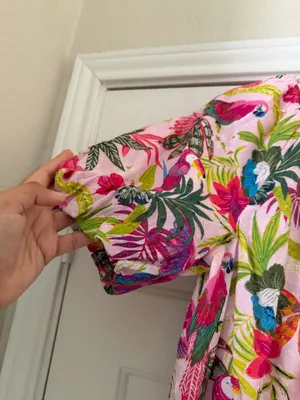 Crown & Ivy Pink Tropical Cropped Balloon Top thumbnail 3