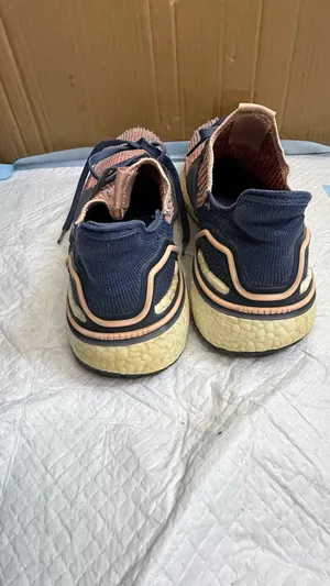 Adidas Ultraboost 19 Women's Size 10.5 Running Shoes thumbnail 3