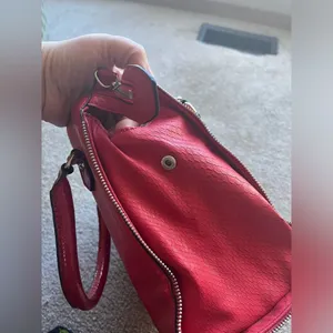 Guess Cherry Red Snake Embossed Satchel Y2K Glam Statement Handbag thumbnail 10