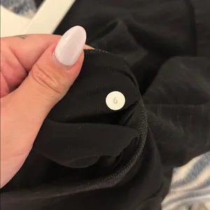 Lululemon Capris Leggings Black and Gray Size 6 thumbnail 4