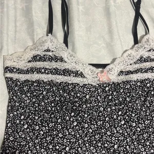 Marilyn Monroe Floral Lace Trim Cami Top thumbnail 4