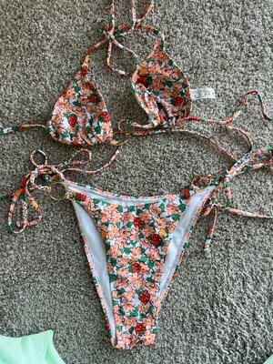 Bikini thumbnail 3