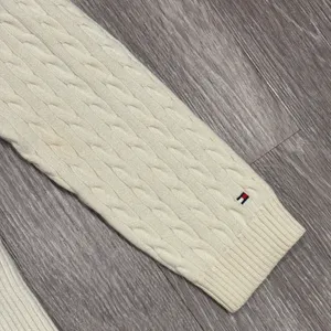 VTG 90s Tommy Hilfiger Womens Cream Cable Knit V-Neck Sweater Preppy Classic Med thumbnail 5