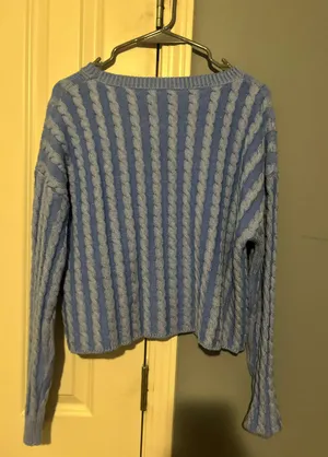 sweater thumbnail 2