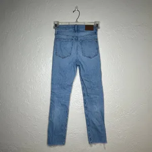 Madewell The Perfect Vintage Jean‎ Light Wash Distressed Raw Hem DM5773 Size 24 thumbnail 2