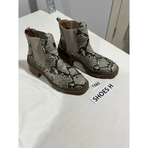 Woman’s Universal Thread Snake Print Y2k Pull On Combat Boots 7.5 Chunky Heel thumbnail 2
