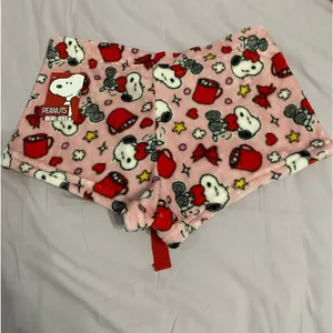 Target Snoopy Pink Lovely Night Plush Pajama Shorts Size L NWT thumbnail 3