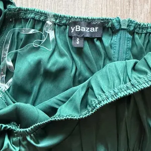 Elegant‎ Emerald Green Satin Midi Dress with Puff Sleeves thumbnail 4