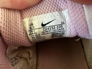 Women’s Nike Air Max thumbnail 4