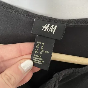 H&M women's Black Long-Sleeve‎ Henley Shirt With Button Tab Sleeves Size M thumbnail 3