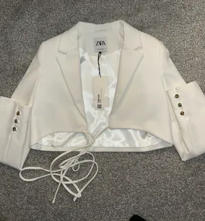 ZARA Cropped White Blazer thumbnail 1
