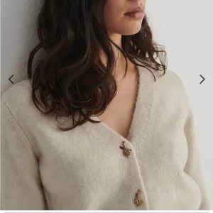 Reserved Cardigan with decorative Giraffe Buttons Cream Size Medium thumbnail 3