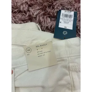 Universal Threads Cream High-Rise 90's Baggy Jeans thumbnail 5