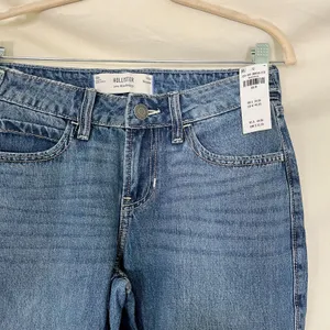 NWT Hollister medium-wash low-rise baggy jeans Size US 00R / W24 Regular thumbnail 10