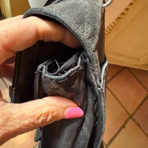 Elegant Black Leather Shoulder Bag thumbnail 3