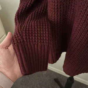 SO Red Crew Neck Sweater with Chunky Knit and Relaxed Fit thumbnail 3