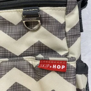 Skip Hop Duo Signature Carry All Diaper‎ Bag - Grey/White Chevron thumbnail 4