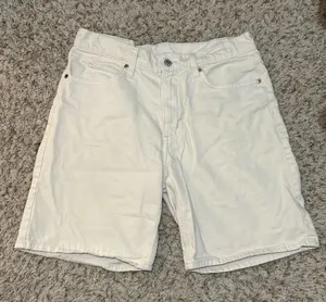 H&M &Denim White Baggy Bermuda Shorts – Size 6 thumbnail 1