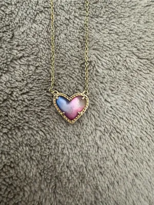 Kendra Scott Ari Heart Pendant Necklace features a unique watercolor in gold thumbnail 2