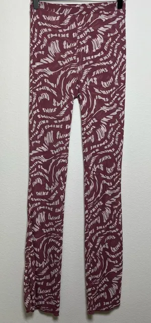 SKIMS Women Mesh Leggings S Maroon All Over Logo Print‎ Slim Fit Loungewear thumbnail 1