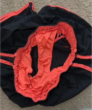 Nike Dri-Fit Women’s Shorts Small Black and Salmon thumbnail 4
