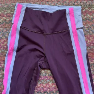 ATHLETA MAROON PINK STRIPE CRUNCH 7/8 TIGHTS thumbnail 3