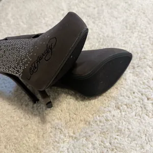 Ed Hardy NYE Silver Embellished Signature Light Brown Suede Heels Booties 8 thumbnail 6