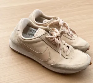Nike Daybreak Premium Tan Beige Suede Sneakers Women’s 7.5 thumbnail 1