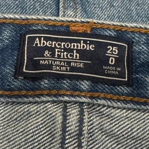 NEW Abercrombie and Fitch Natural Rise Mini Skirt Women’s 24/0 thumbnail 3