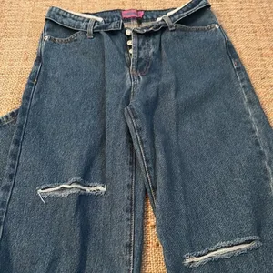 NEW Edikted Raquel Folded Jeans Size Medium Distressed NWT thumbnail 3
