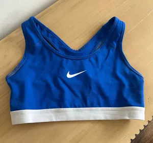 Nike Women's Swoosh Medium Support Sports Bra thumbnail 1