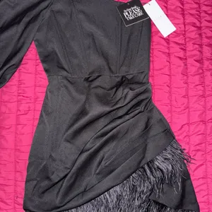 Nwt Club L London Asymetrical Volume Draped Feather Mini Dress Size Us‎ 4 thumbnail 2