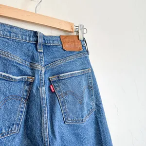 Levi's Premium | Cotton Ribcage Straight Ankle High Rise Jeans Medium Wash thumbnail 4