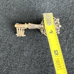 Vintage‎ L.I.W. Co 1950 key tie clip, brooch, EUC thumbnail 6