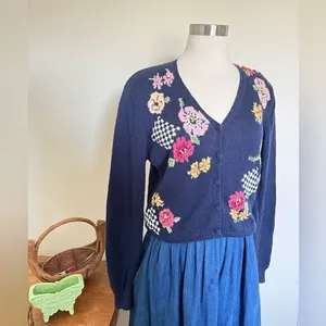 Vintage Floral hand Embroidered Knit‎ Sweater Navy V-Neck Cottagecore 3-D thumbnail 3