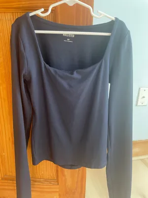 Hollister Long Sleeve thumbnail 1