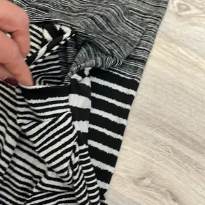 The Hanger Black & White Alternating Stripe Pattern Stretchy Pull On Pants M/L thumbnail 5